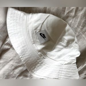 Nike Adult unisex bucket hat NWT